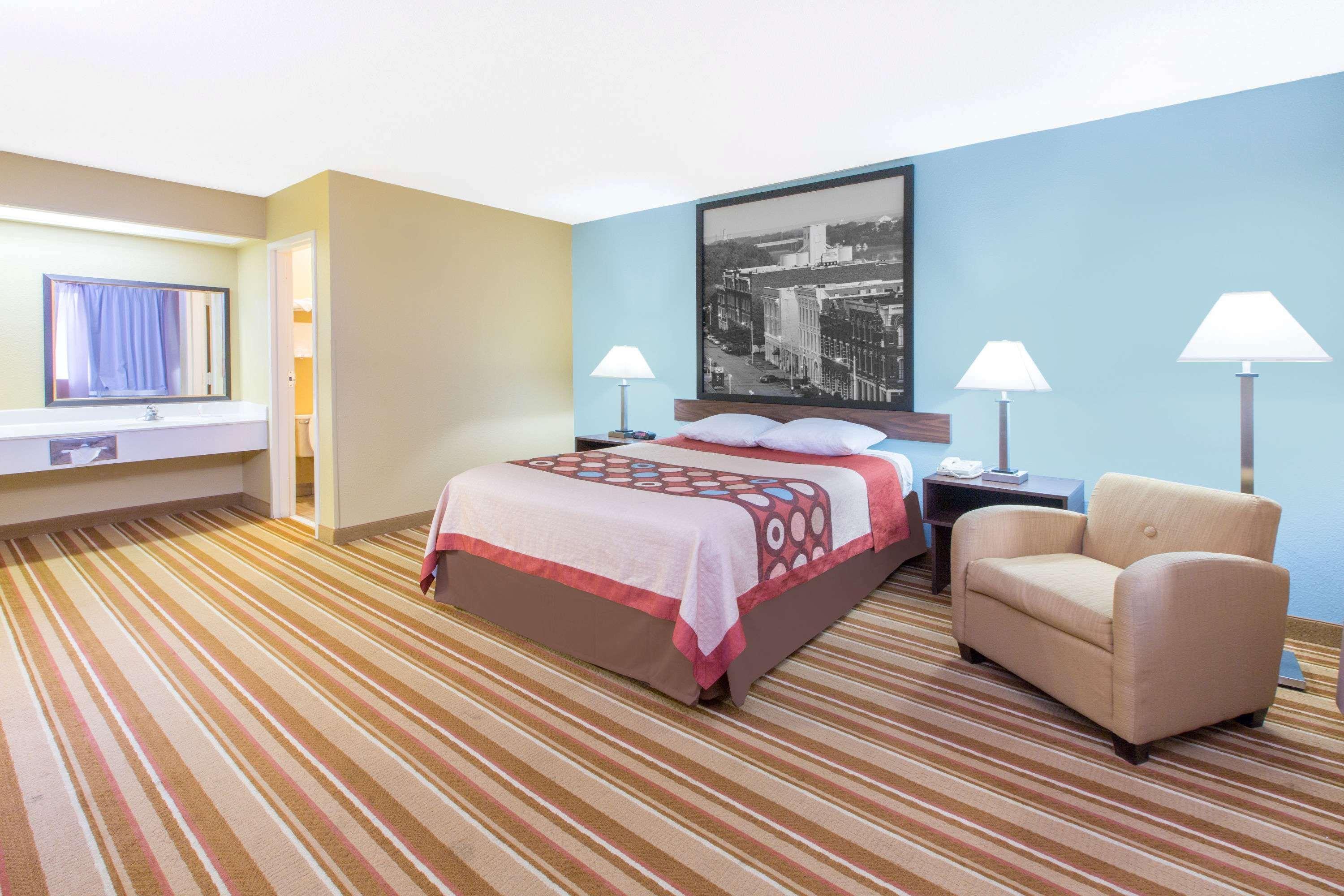 Super 8 By Wyndham Dothan Exterior photo