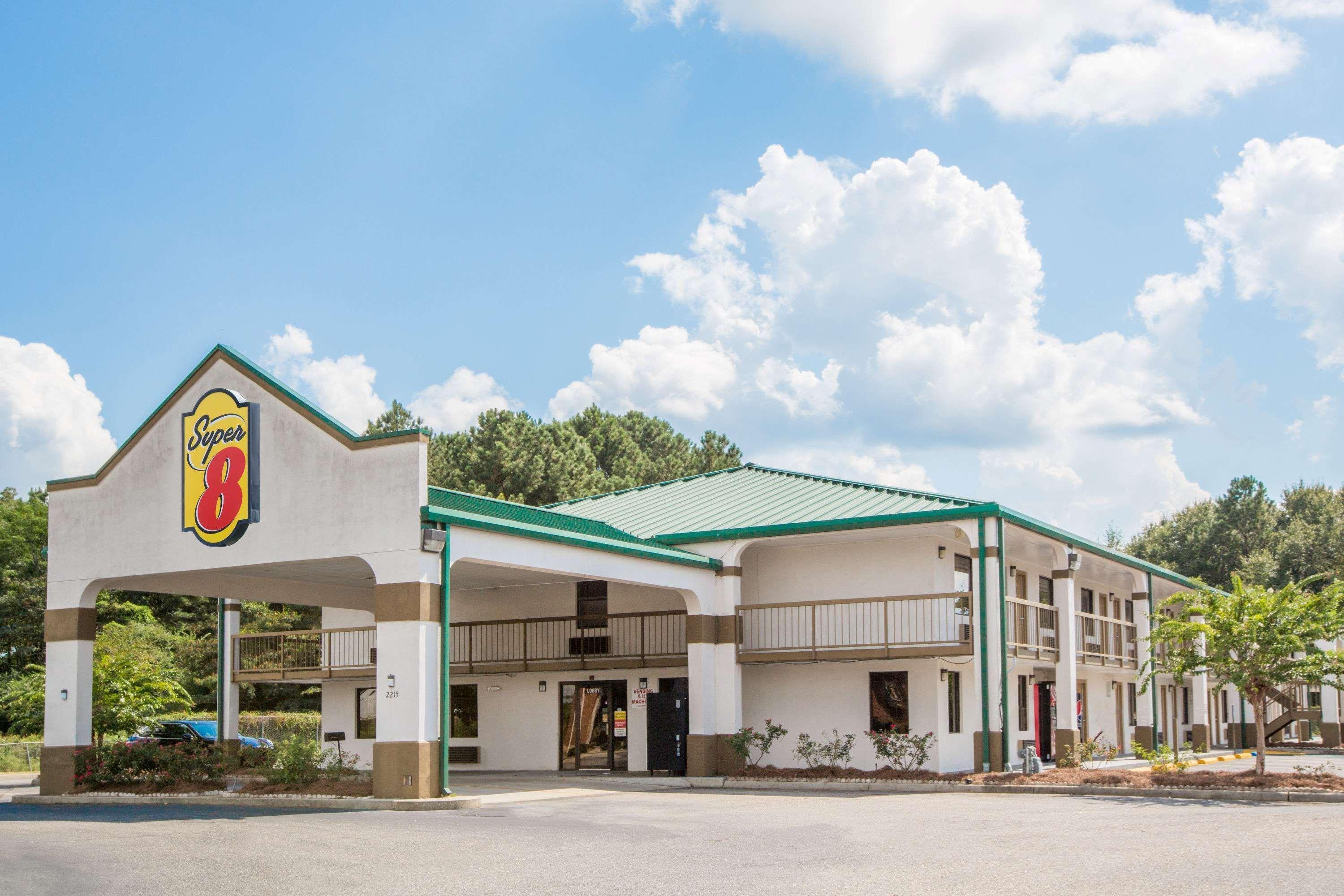 Super 8 By Wyndham Dothan Motel Exterior photo